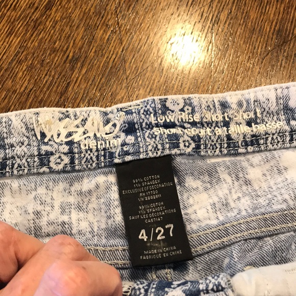 Mossimo Jean shorts 4/27 - Picture 3 of 3